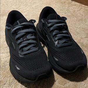 Brooks Women's Black Athletic Shoes